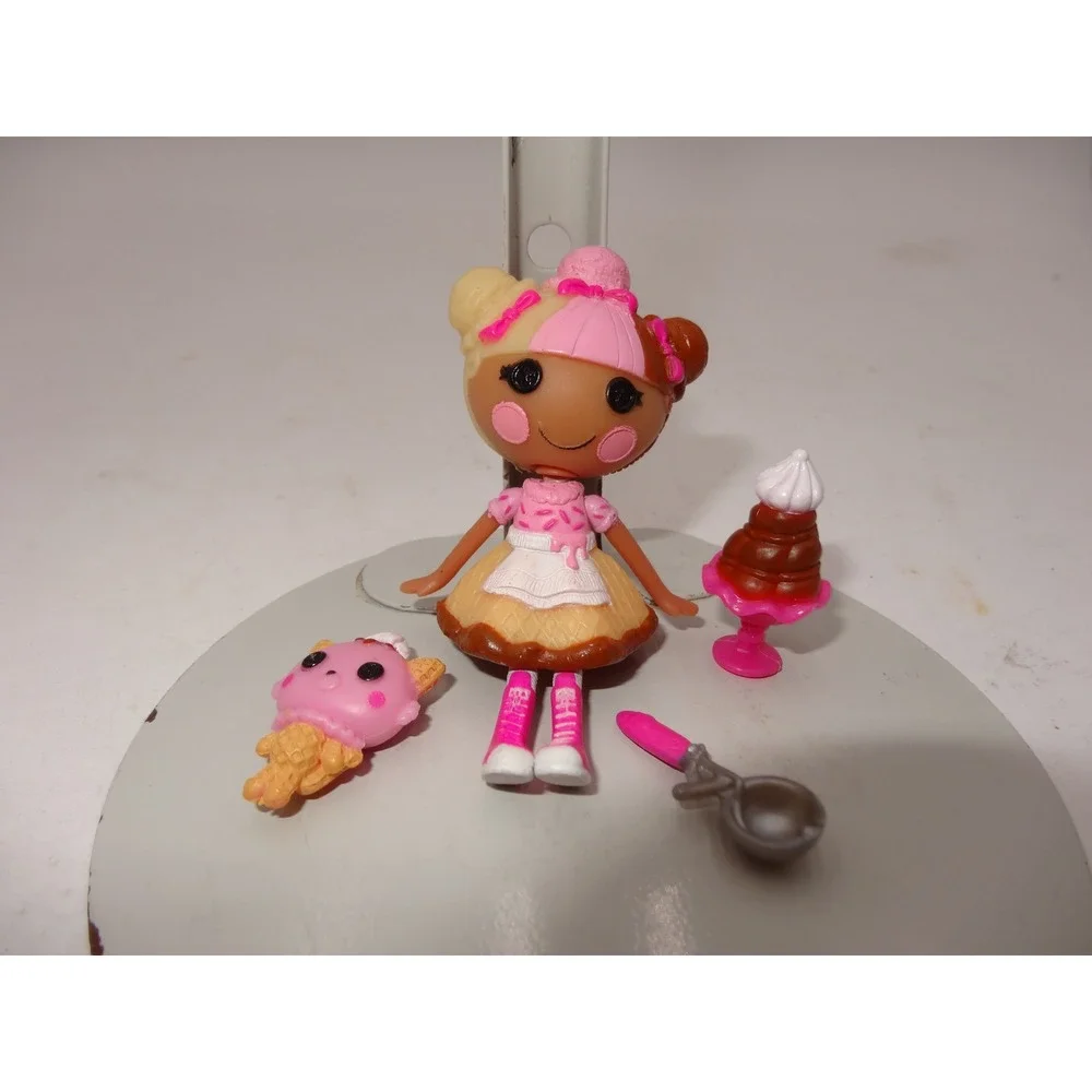 Lalaloopsy Mini Doll‎ Scoops Waffle Cone Set w/Pet & Accessories 2011 MGA